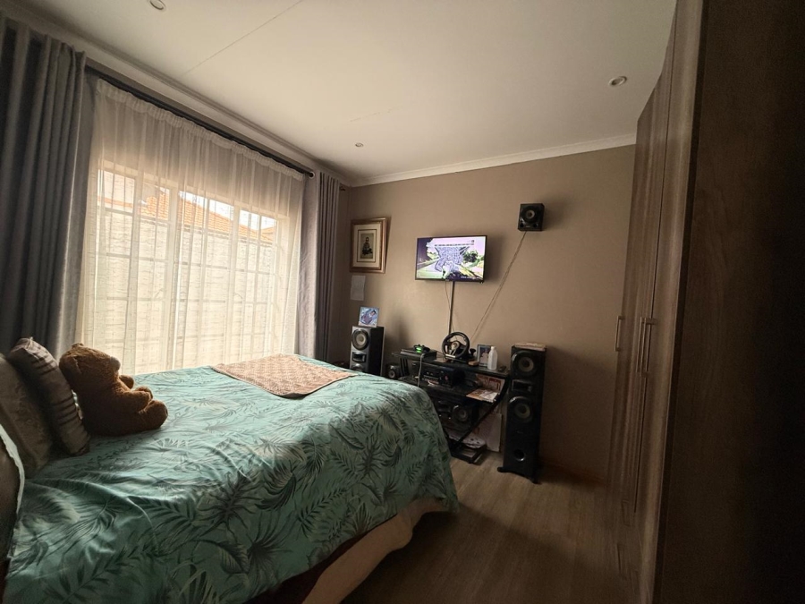 3 Bedroom Property for Sale in Waterkloof East North West